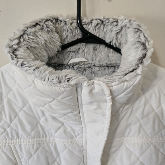 Weatherproof Quilted White Grey Faux Fur Vest Women's Size Medium - Picture 2 of 9